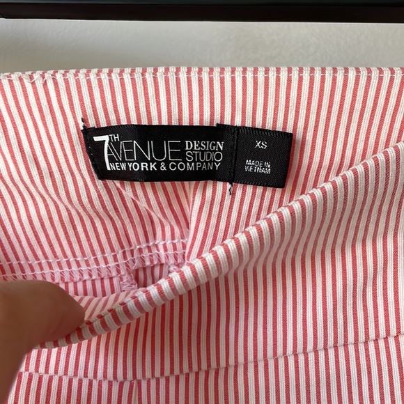 ❗️BUNDLE SALE 4 for $20 NWOT ☀️🌊Stretchy pink stripe summer PANTS - Picture 4 of 10